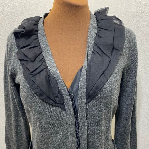 Tahari Charcoal Grey Wool Blend Sweater Size Medium - Picture 2 of 6
